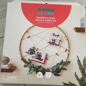 Mondo Llama beaded wreath picture holder kit